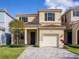 829 NE 191st St, Miami, FL 33179