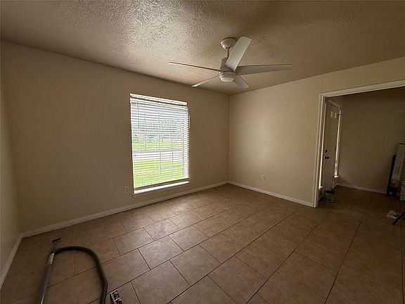 3rd image of 414 Dogwood St