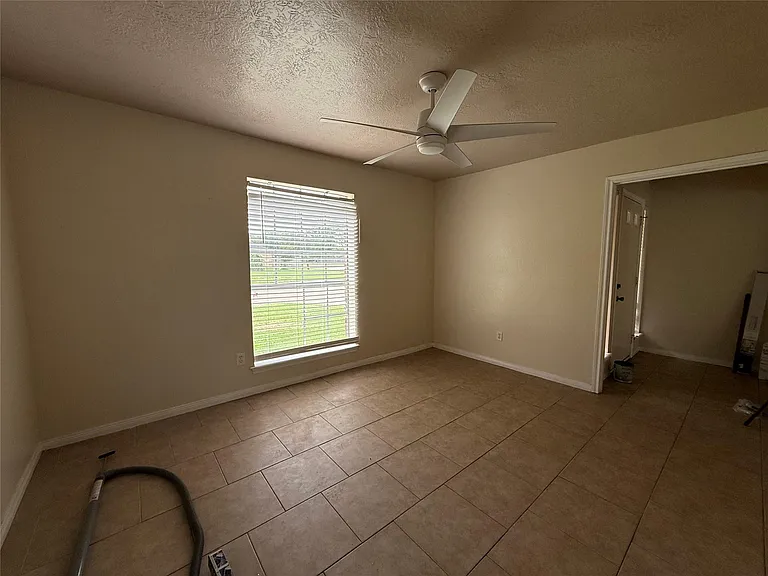 414 Dogwood St — Photo 3