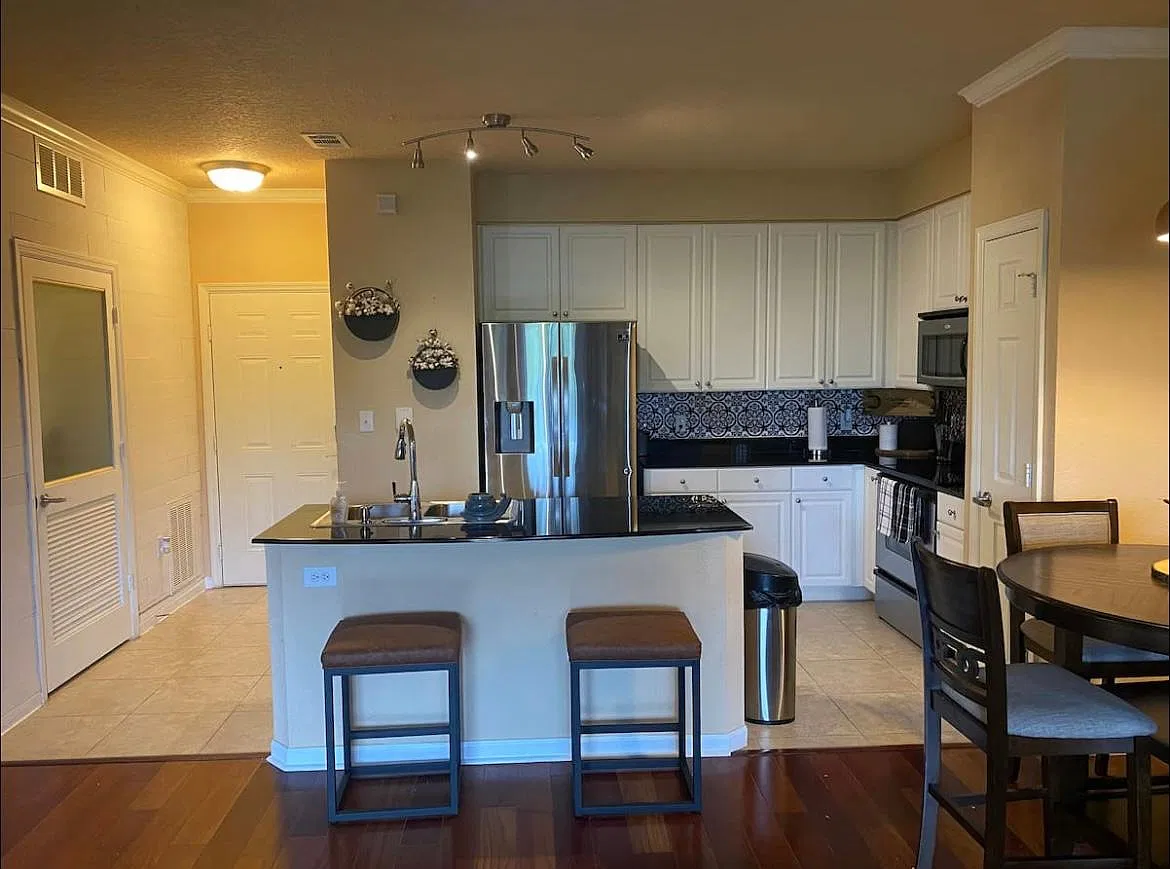 8539 Gate Pkwy W — Photo 1