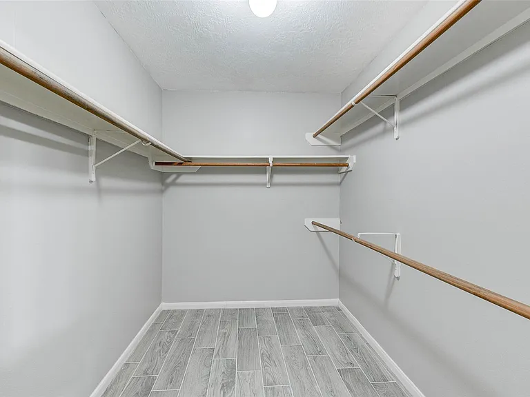 7815 Barnhill Dr — Photo 34