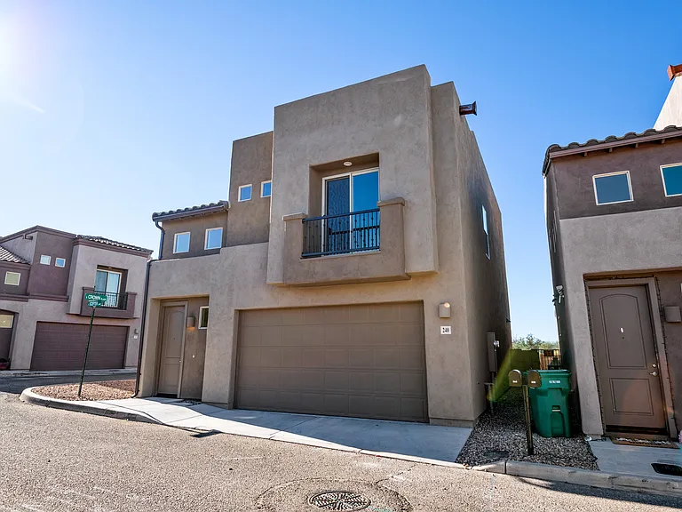 240 E Scepter Ln — Photo 2