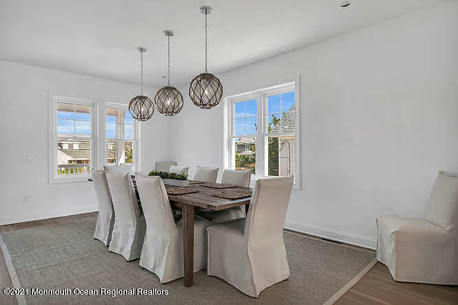 916 Ocean Ave #WEEKLY PRICE — Photo 10