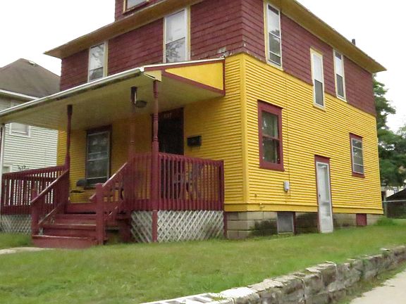 3rd image of 837 Geneva Ave SE