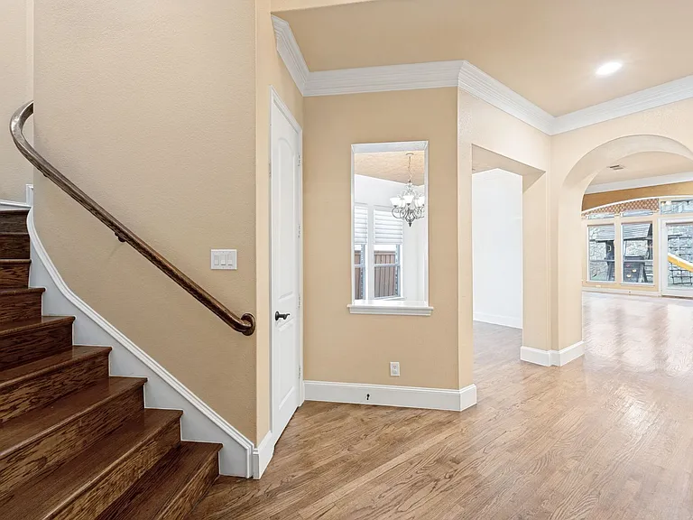 4046 E Hill Dr — Photo 4