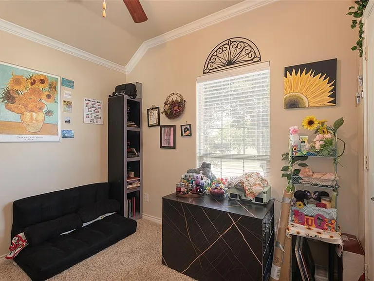 2133 Colby Ln — Photo 10