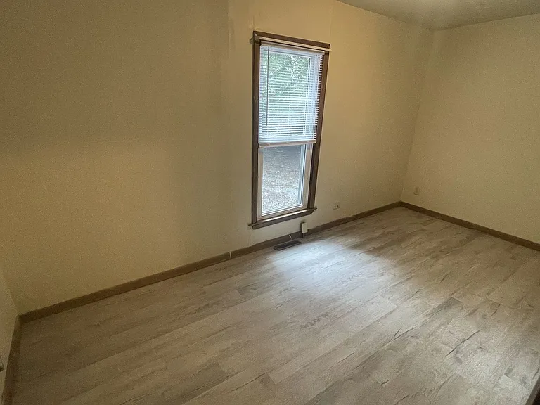 637 Franklin St — Photo 12