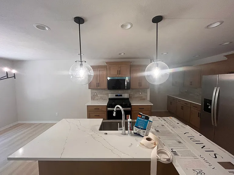 664 W Brook Hollow Rd — Photo 5