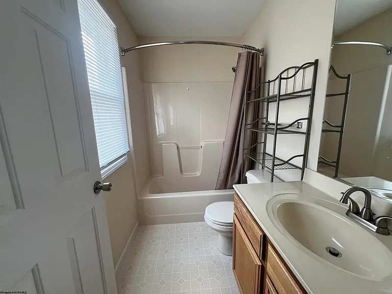 206 Stonegate Cir — Photo 14