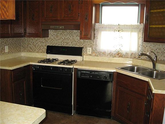 4th image of 313 Foch St