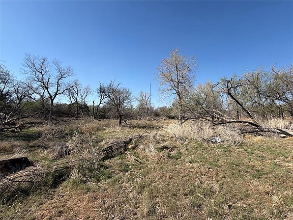 3rd image of 20586 E 1476th Rd