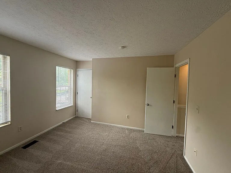 5931 Shadow Lake Cir — Photo 25