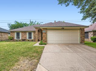 816 Simon Dr, Cedar Hill, TX 75104