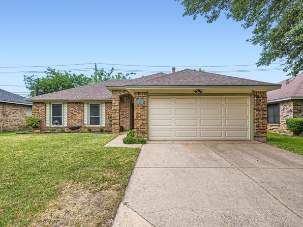 816 Simon Dr, Cedar Hill, TX 75104