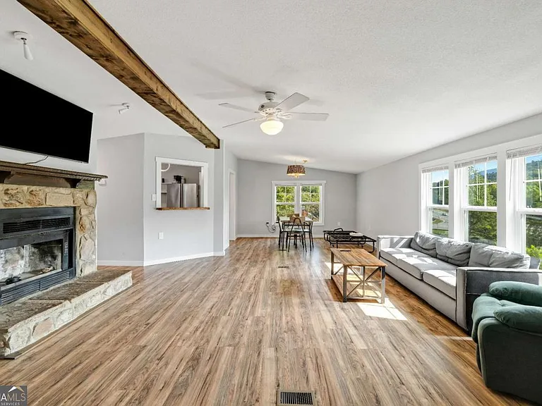1330 Old Northcutt Rd — Photo 2