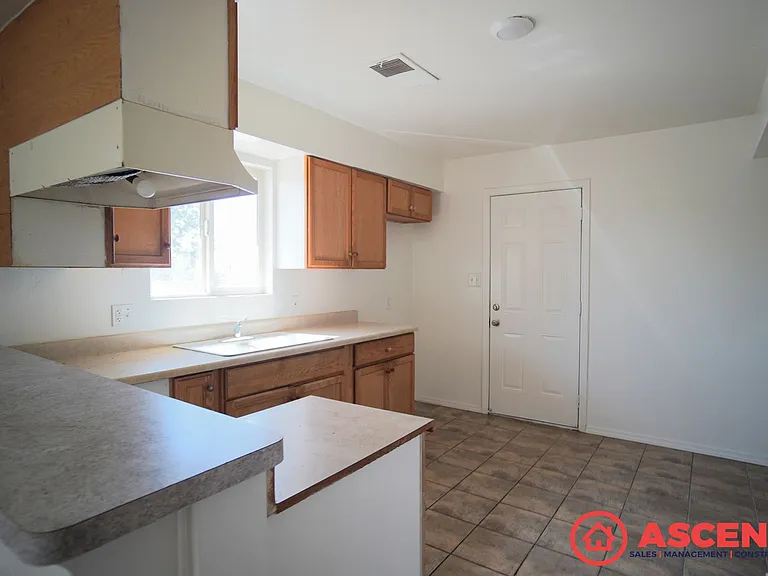 528 Jackson St — Photo 4