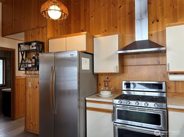 854 Rhododendron Lane, Brinnon, WA 98320