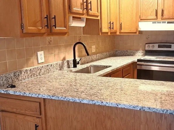 616 Boston Post Rd E APT 17, Marlborough, MA 01752