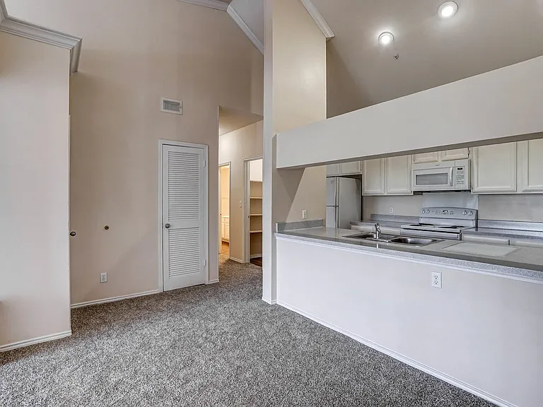 Turnberry Isle Apartment Homes — Photo 26