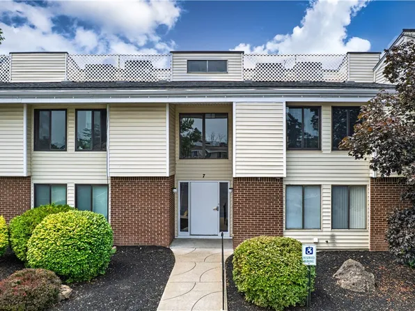 7 Southcreek Ct #D, East Amherst, NY 14051