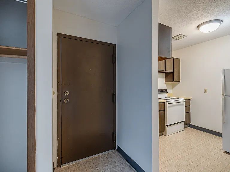 1114 G St #6 — Photo 5