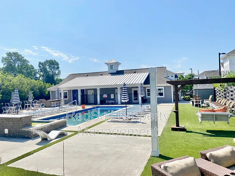 208 Fishers Ct — Photo 30