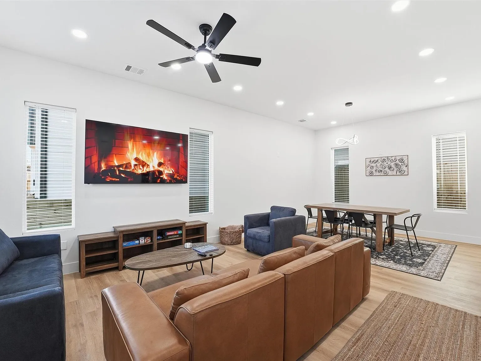 3 bed, 2.5 bath, 2091 sqft, $3,000 — Photo 3