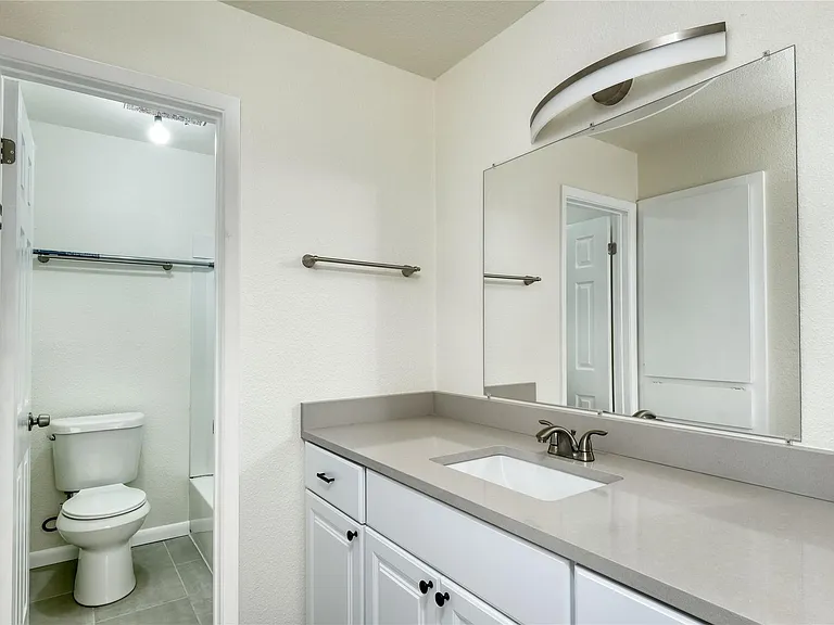 107 Nicole Cv #B — Photo 11