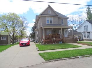 621-623 W Elk, Freeport, IL 61032