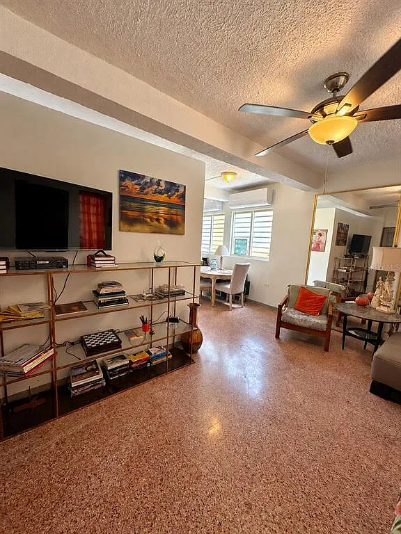 3 bed, 1.0 bath, 750 sqft, $1,050 — Photo 3