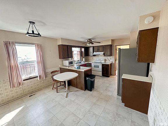 5th image of 424 W Jefferson St