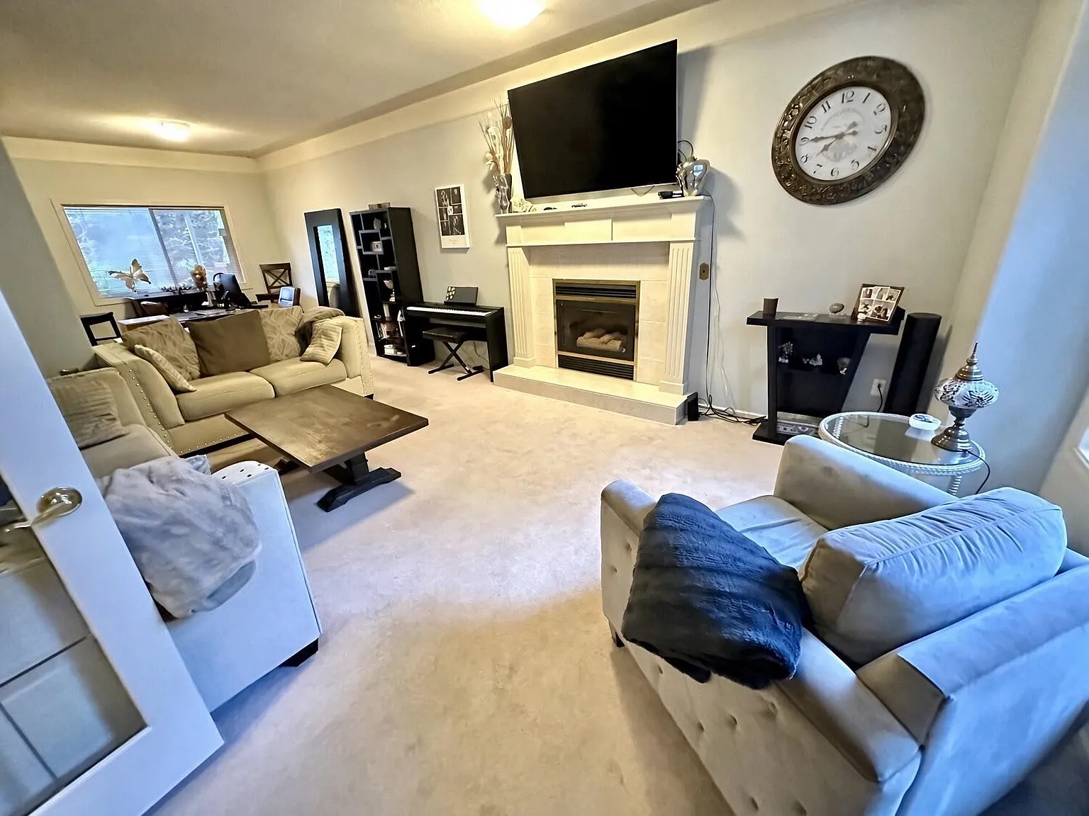 3 bed, 2050 sqft, $3,600 — Photo 2