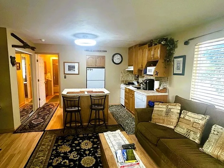 330 E La Bonte St #7 — Photo 2