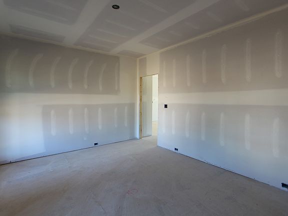 3rd image of 421 Huntington Dr #112-lot 112