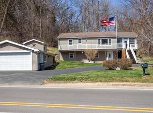 1665 W 32nd St, Dubuque, IA 52001