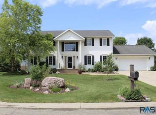 906 4th Ave SE, Pipestone, MN 56164