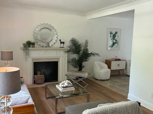 585 NE 121st St, North Miami, FL 33161