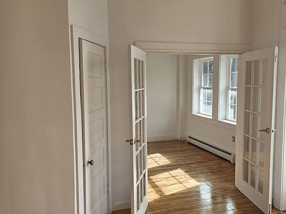 3rd image of 304 Main St APT 2
