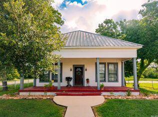 105 County Road 4616, Hondo, TX 78861
