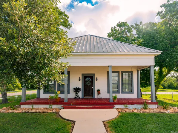 105 CR 4616, Hondo, TX 78861