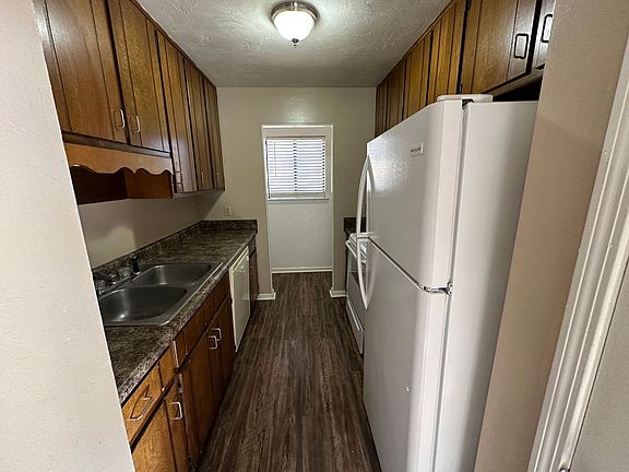 5th image of 1414 Willow Bend Way APT D