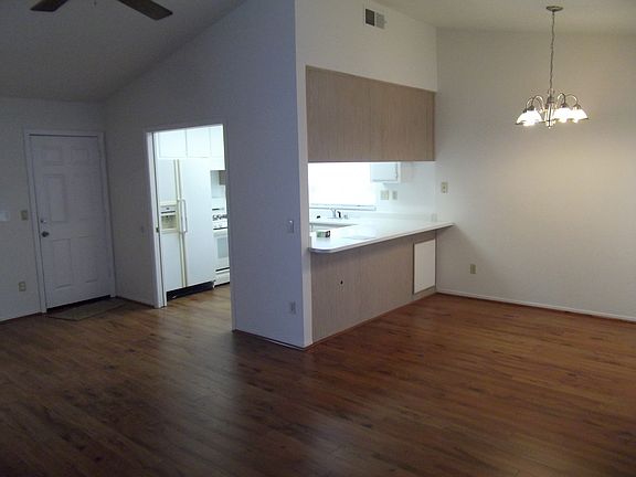 5th image of 361 Pinedale Ave