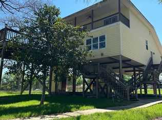 525 Loop Dr, Seguin, TX 78155