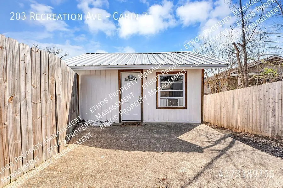 203 Recreation Ave #7