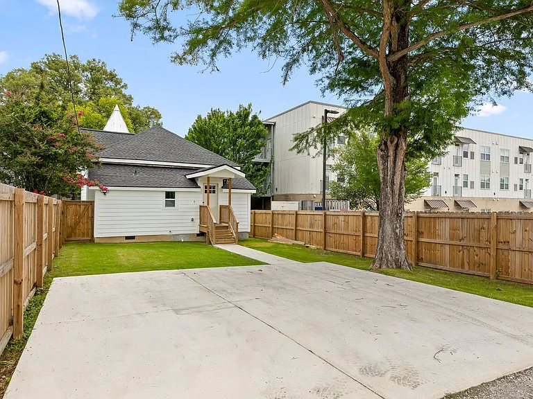 1704 Bailey Ave — Photo 19