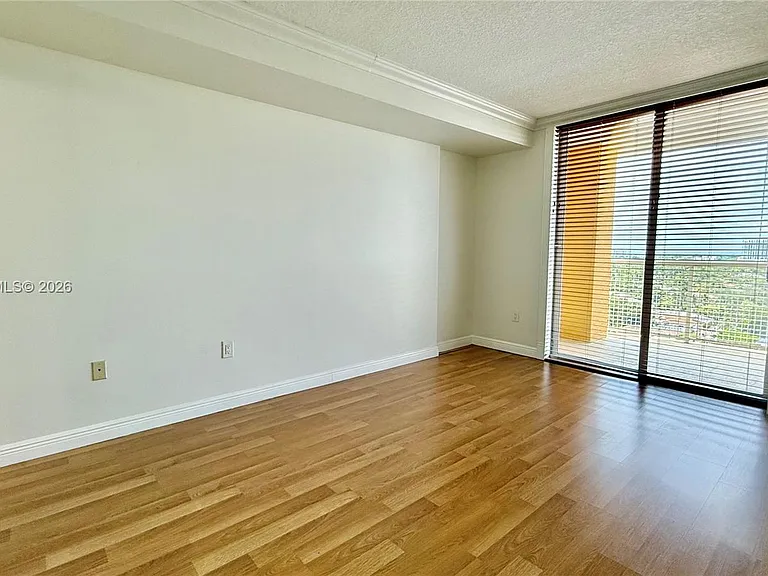 900 8th St #1501 — Photo 10