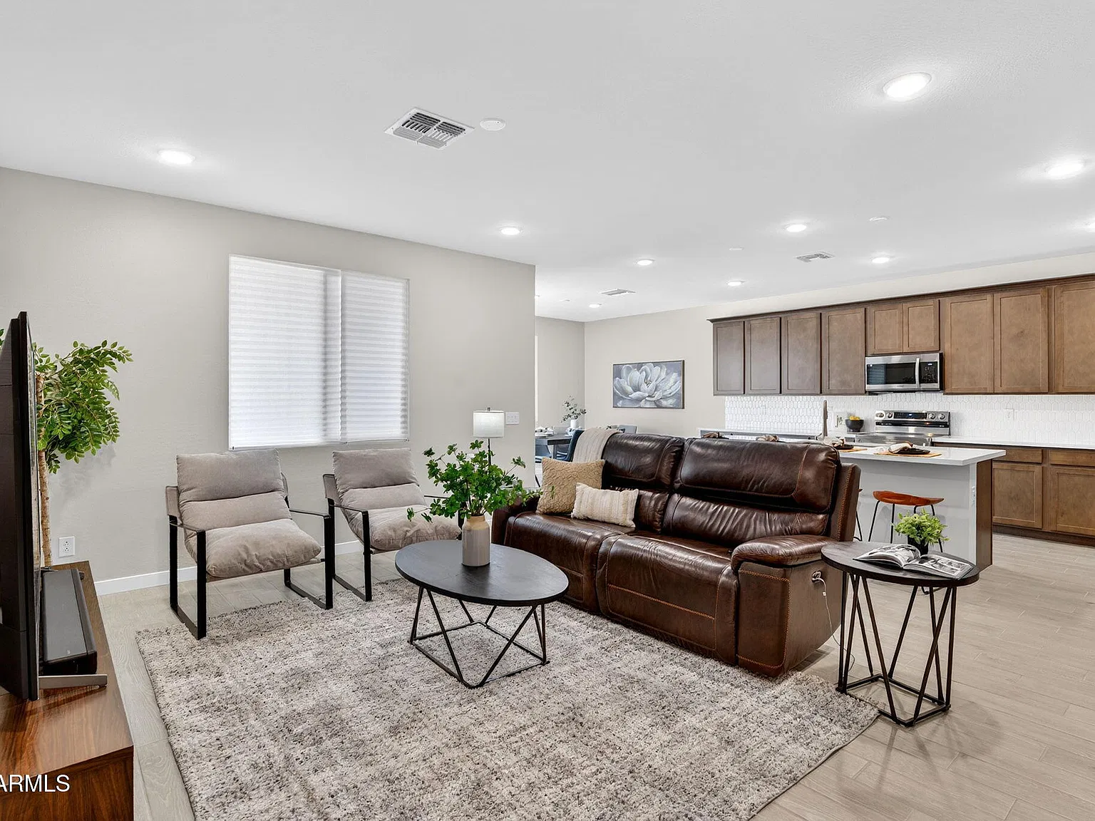 4 bed, 3.0 bath, 2116 sqft, $2,400 — Photo 3
