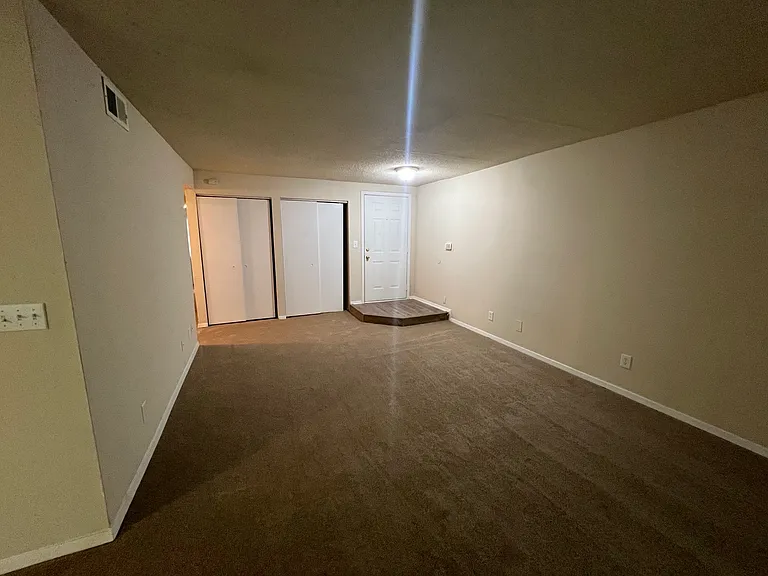 735 Seasons Pkwy — Photo 15