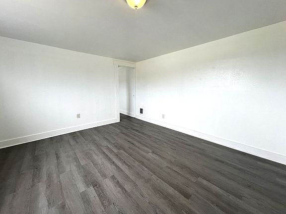 3rd image of 93677 Newport Ave
