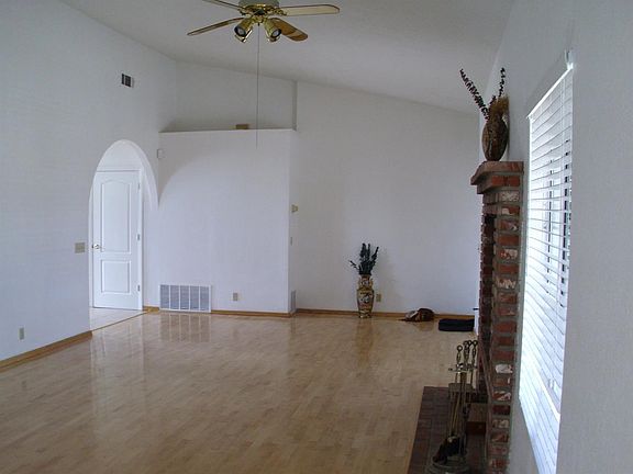 4th image of 10723 Orchid Ave